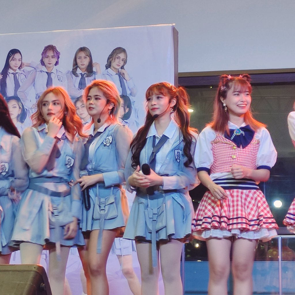 One of the best mall shows in recent yrs. They were able to perform most of their major singles and some in Tugatog areglo. Most of the remaining members were present. Baby Blue had their numbers too! &amp;  ofcourse, Mari's comeback reveal. #MNL48NWMMallShows #MNL48 <a href="/mnl48official/">MNL48</a>