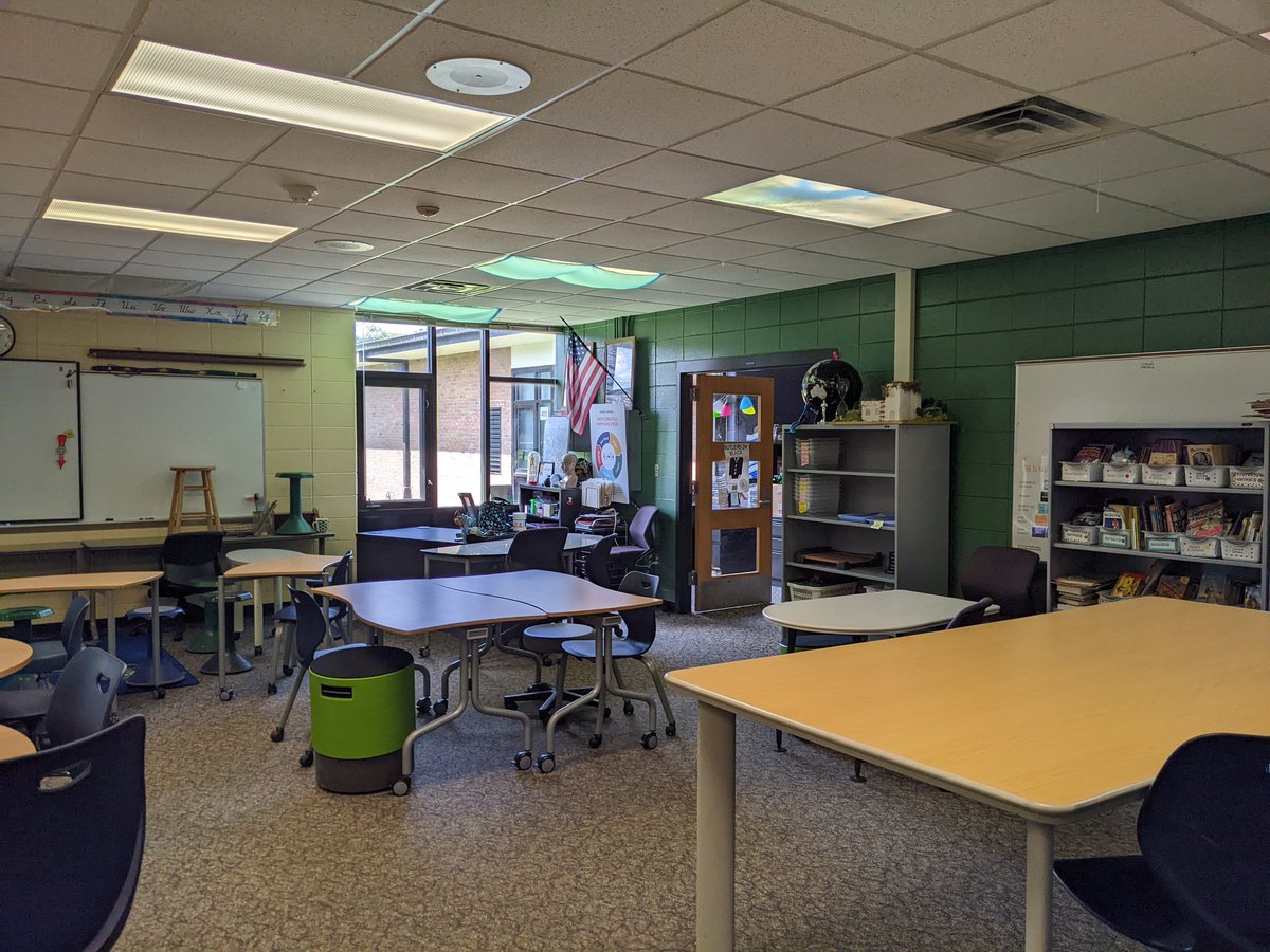 ooonce's tweet photo. Back to school is such an exciting time, I can't wait to meet my new 6th grade students! 📚🍎 @TammyReich @TimmisChris https://t.co/laKfJBYw4f