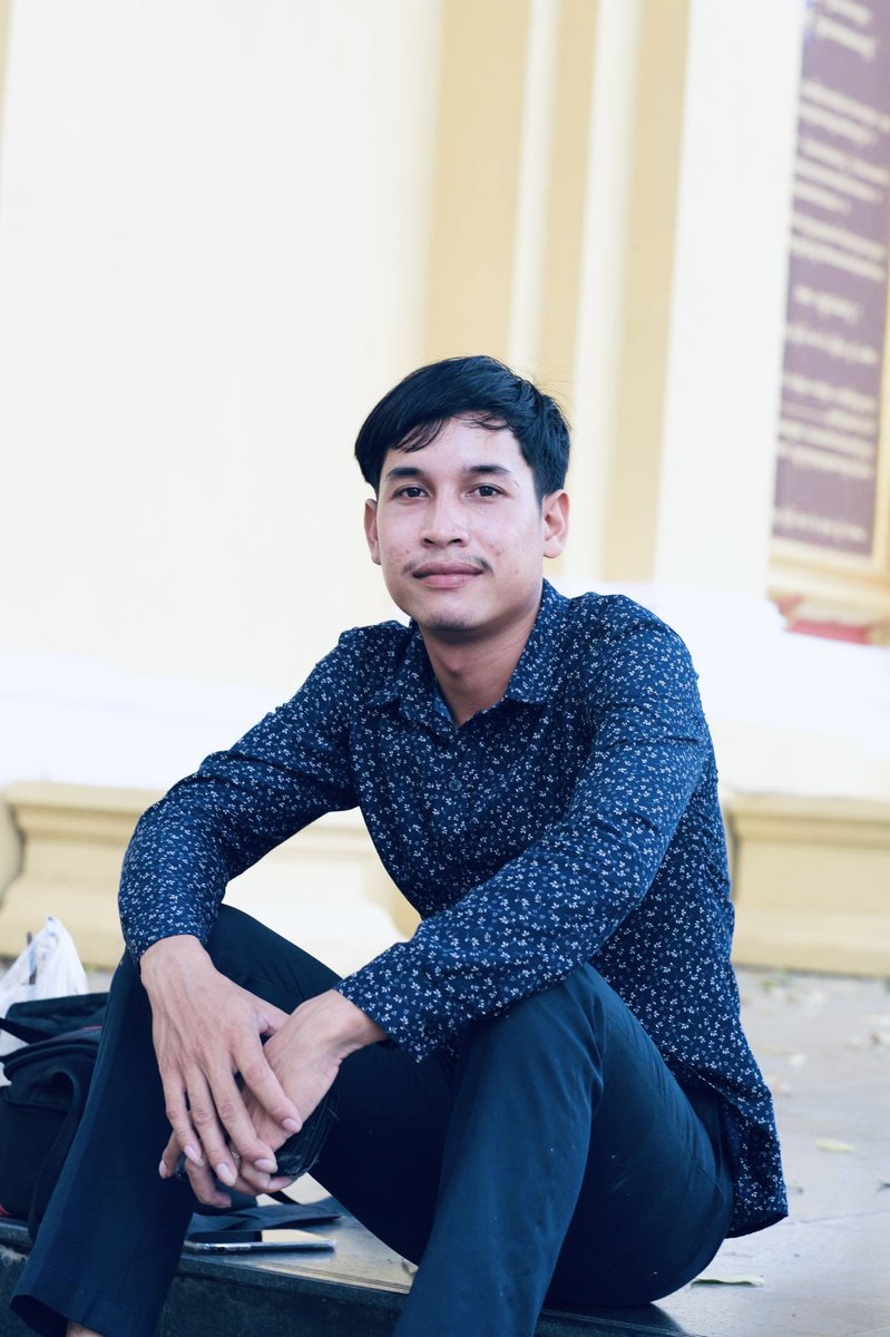 មុខឡូវមេីលឡេីងមិនយល់ចាស់ហេីយតែអាយុតិច😅 
មេីលមុខអ្នកកំពង់ធំអោយហេីយទៅ😁