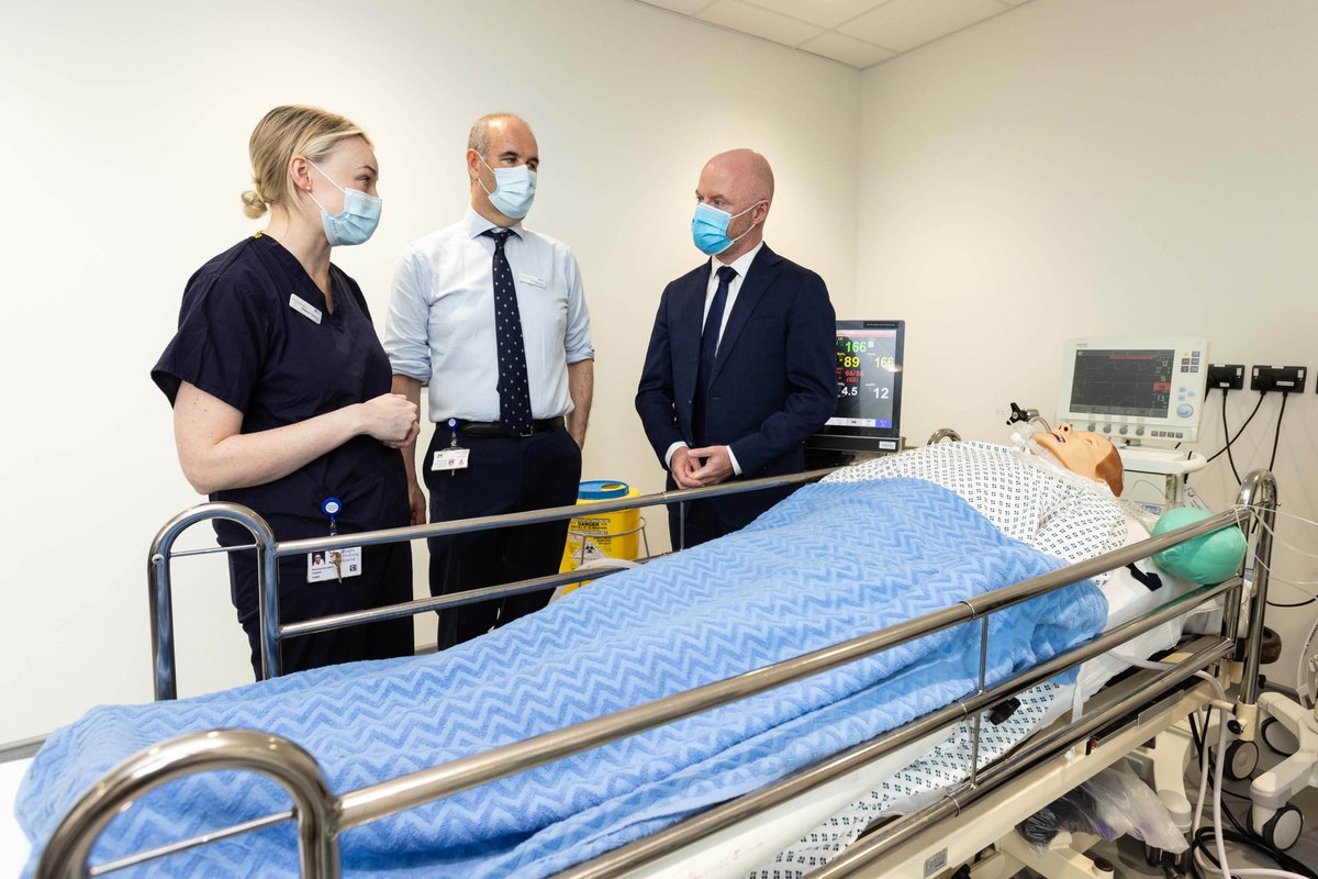 #TallaghtUniversityHospital hosted a visit by Minister for Health @DonnellyStephen this morning as he officially opened the Hospitals new 1,750 m2 Intensive Care Wing. For more info: bit.ly/3Rba7jp @lulunugent @ainemlynch11 @HSELive #TUHWorkingTogether