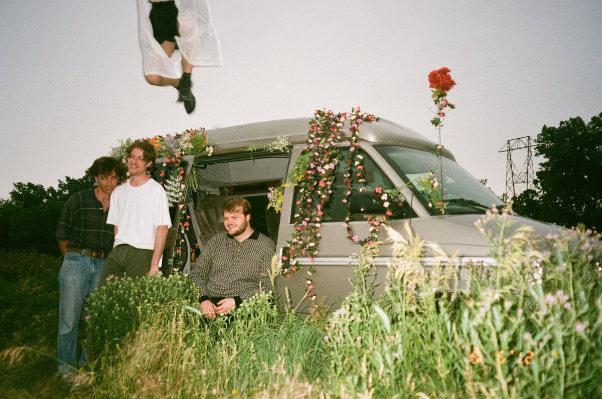 PresentCompany_'s tweet photo. Our new self titled album is now streaming everywhere <3

We loved making it and we hope to make many more <3

Visit our bio to find the full album <3 https://t.co/gFlrdCtaPo