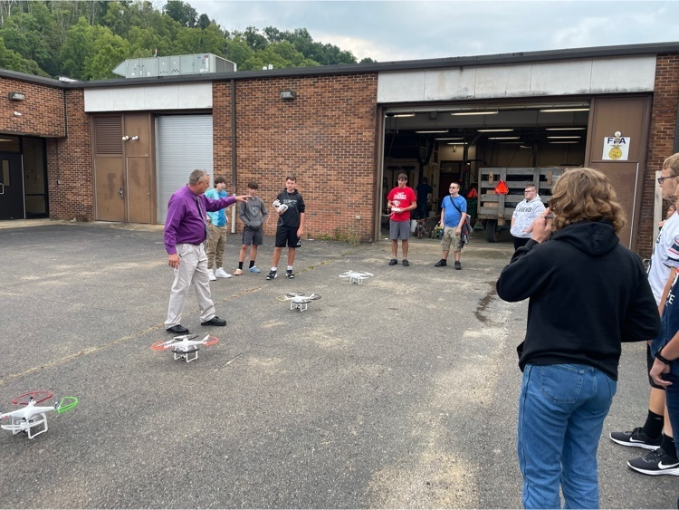 Morgan_HS's tweet photo. Beginning lessons on Drones at MHS! Kids are loving Mr. Robbins class! https://t.co/y8GdhS0vwl