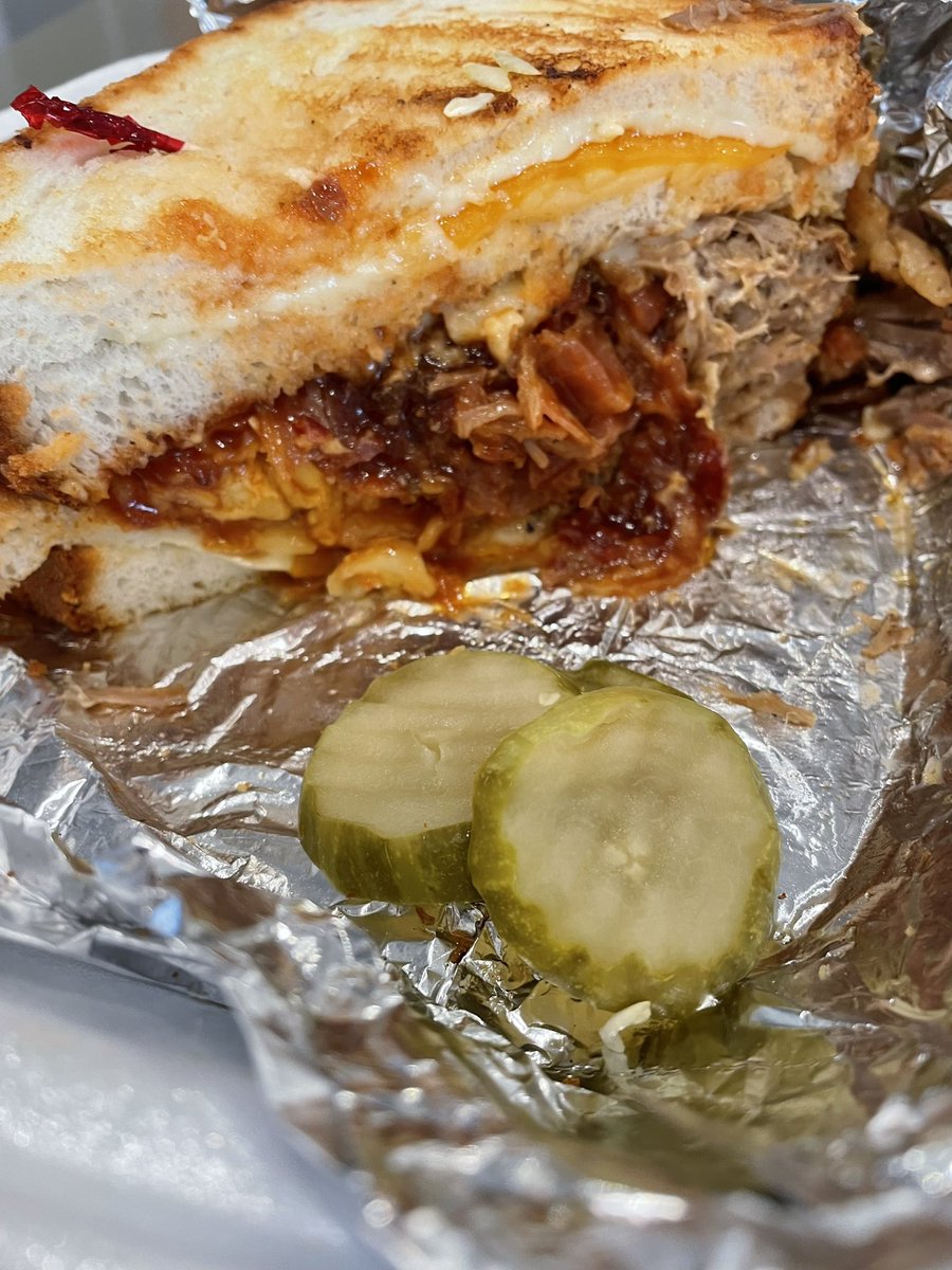 Pulled Pork Grilled Cheese:

YES or NO? 

📸 <a href="/Solmemes1/">Sol🎬</a> | #BBQ