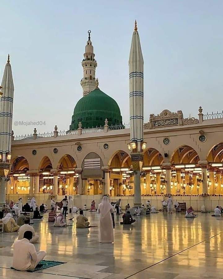 İki diyar arası Araftayım.. Oralara gidemiyorum,  buralara sığamıyorum Efendim..
#islam #Allah #hzMuhammed