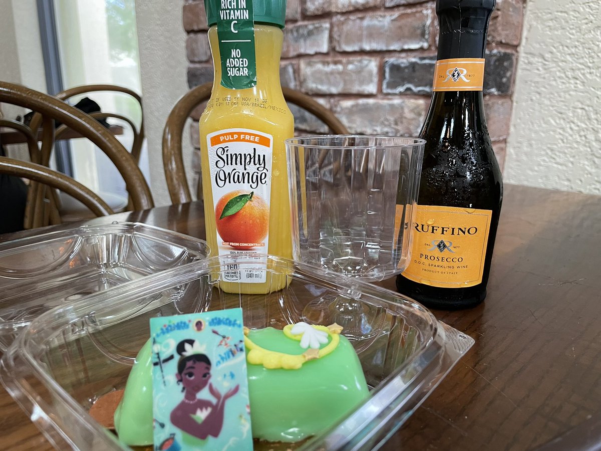 LilDisFan's tweet photo. Trying the Wishing on Stars #princesscelebration treat at POFQ. Clearly it needed a mimosa with it. #alwayswiththemimosas https://t.co/4s9a3ZpZJR