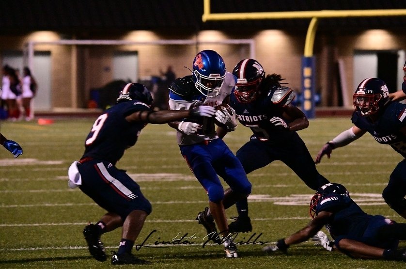 officialstep's tweet photo. Friday Night Lights 🌙
On the Road✨️
LEGGO PATS!💙🤍❤️
@EricCowlingJr
@PatriotRecruits
#igot5onit
#5golive
#defense
#seniorszn
#linebacker https://t.co/sE5i82BLH3
