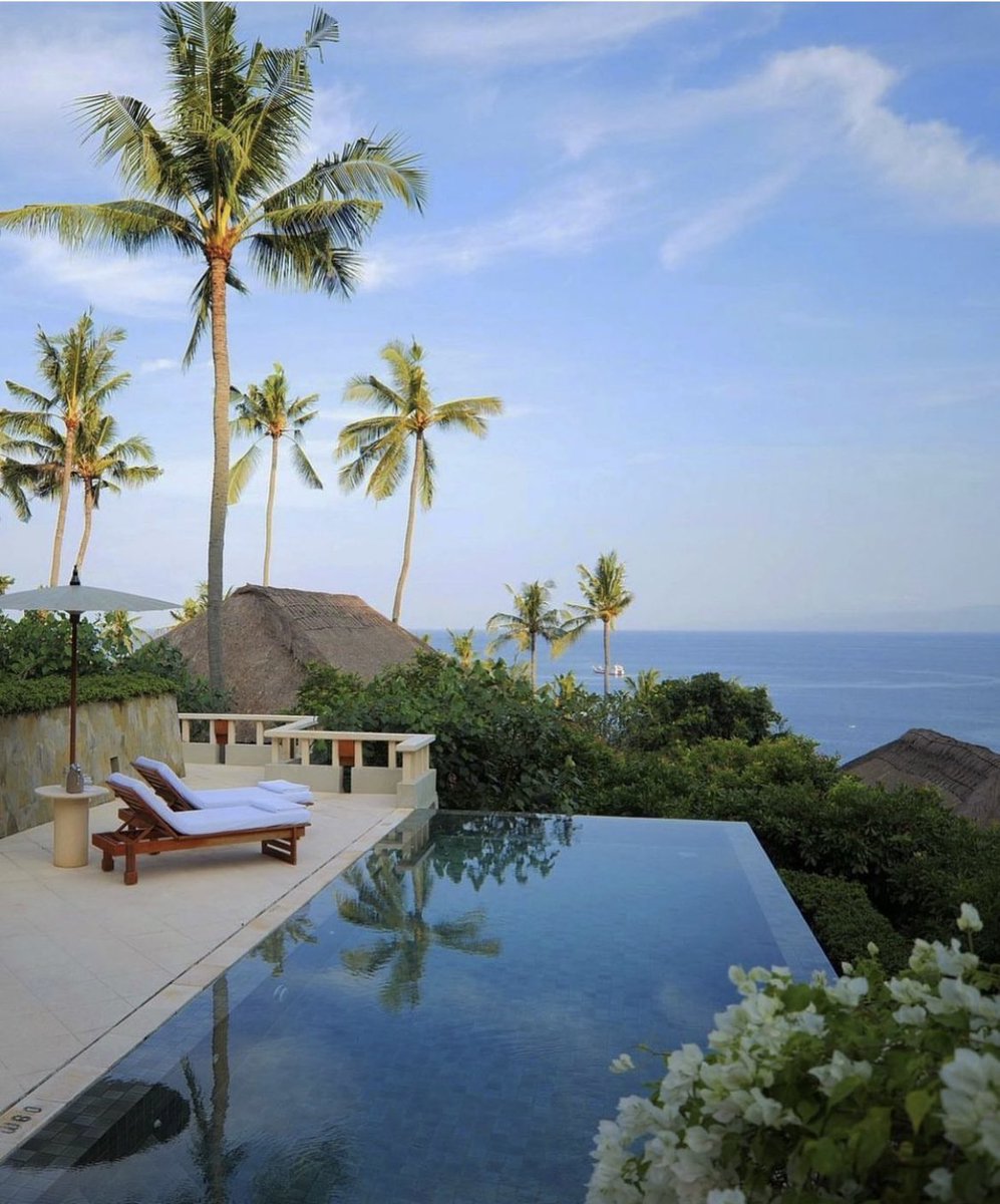 tmbIrpics's tweet photo. Amankila, Bali in Indonesia 🇮🇩 🌴🥥 https://t.co/ZsPxDZlgXD
