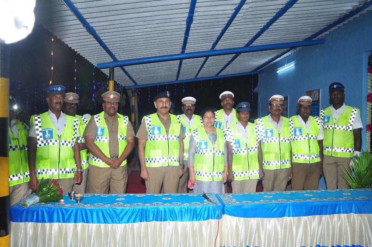 avadipolice's tweet image. New traffic Police #Outposts were inaugurated at Vellanur and  Chinna Mullaivoyal by @SandeepRRathore Commissioner of police @Avadi. These outposts will help 
* To avoid road accidents
* 24x7 assistance to public
* To respond immediately accident spot
#Publicassistance