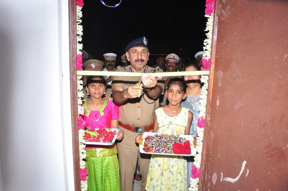 avadipolice's tweet image. New traffic Police #Outposts were inaugurated at Vellanur and  Chinna Mullaivoyal by @SandeepRRathore Commissioner of police @Avadi. These outposts will help 
* To avoid road accidents
* 24x7 assistance to public
* To respond immediately accident spot
#Publicassistance