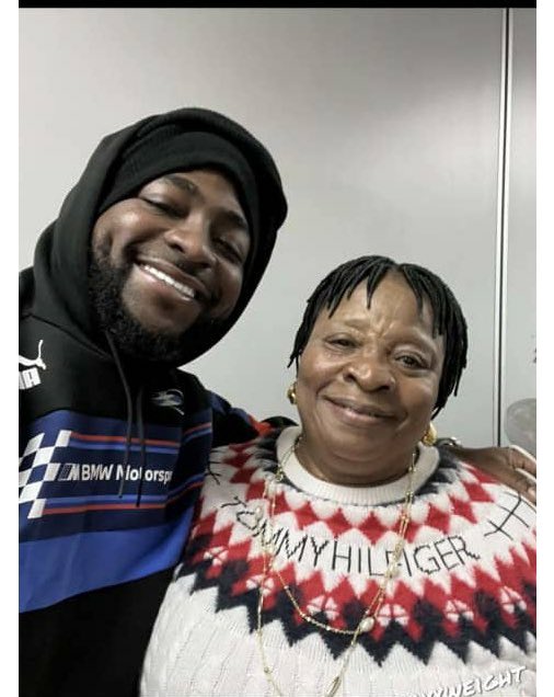903toastfm's tweet photo. This is love with pure intentions❤️ wow😍 @davido
#Midmorningshow📻
#Toastfriday
#ASUU Davido Wizkid fc Kubwa Wike #BreakingNews South South Katsina Ibadan https://t.co/UNUXkwerYc