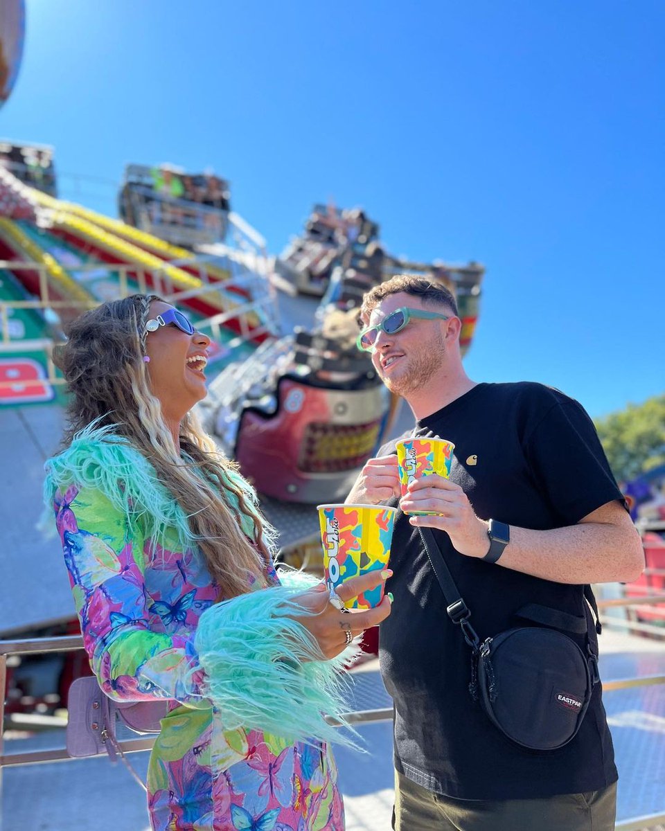 Circulate tweet media