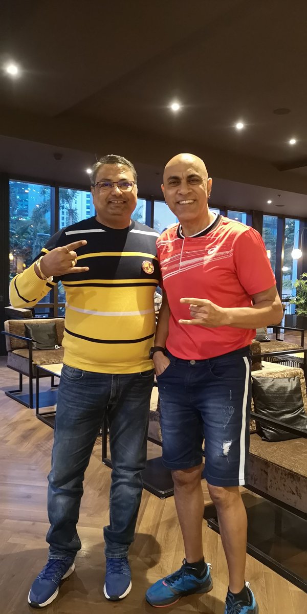 SamratShreeMah1's tweet photo. Glad to meet @OnlyBabaSehgal
Appreciate his nature, fitness, energy and simplicity.
Listen to his songs especially when you are feeling low and stressed.
#Kulhadrani #Lovekulhadrani #Boycottsingleuseplastic #Freedomfromplastic
#music #health #love #fitness #pop #fashion https://t.co/XQL1SOS6JL