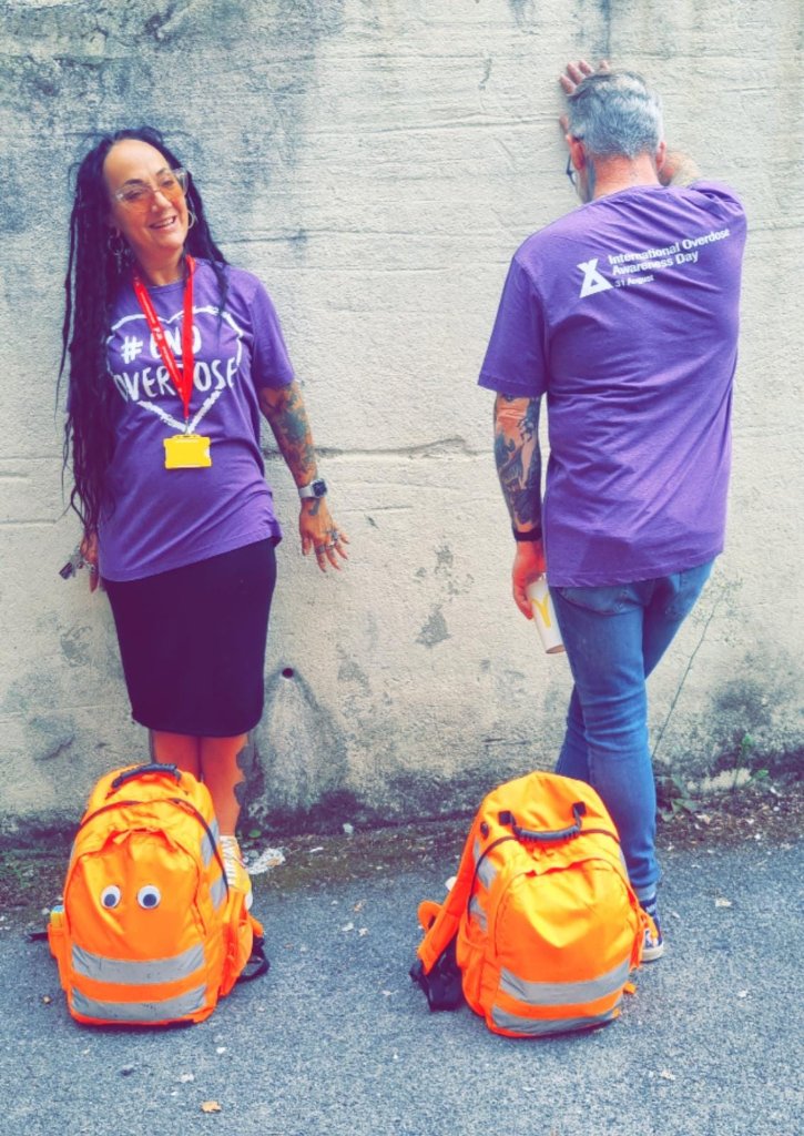 impact_swindon's tweet photo. Our E &amp; P team are in Salisbury today, raising awareness for international overdose awareness day on August 31st. Look for the orange back pack, talk to the team for advice, information, referrals, harm reduction advice &amp; Naloxone,
#orangebackpack
#naloxonesaveslives
#IOAD2022 https://t.co/X2IJCkFWRJ