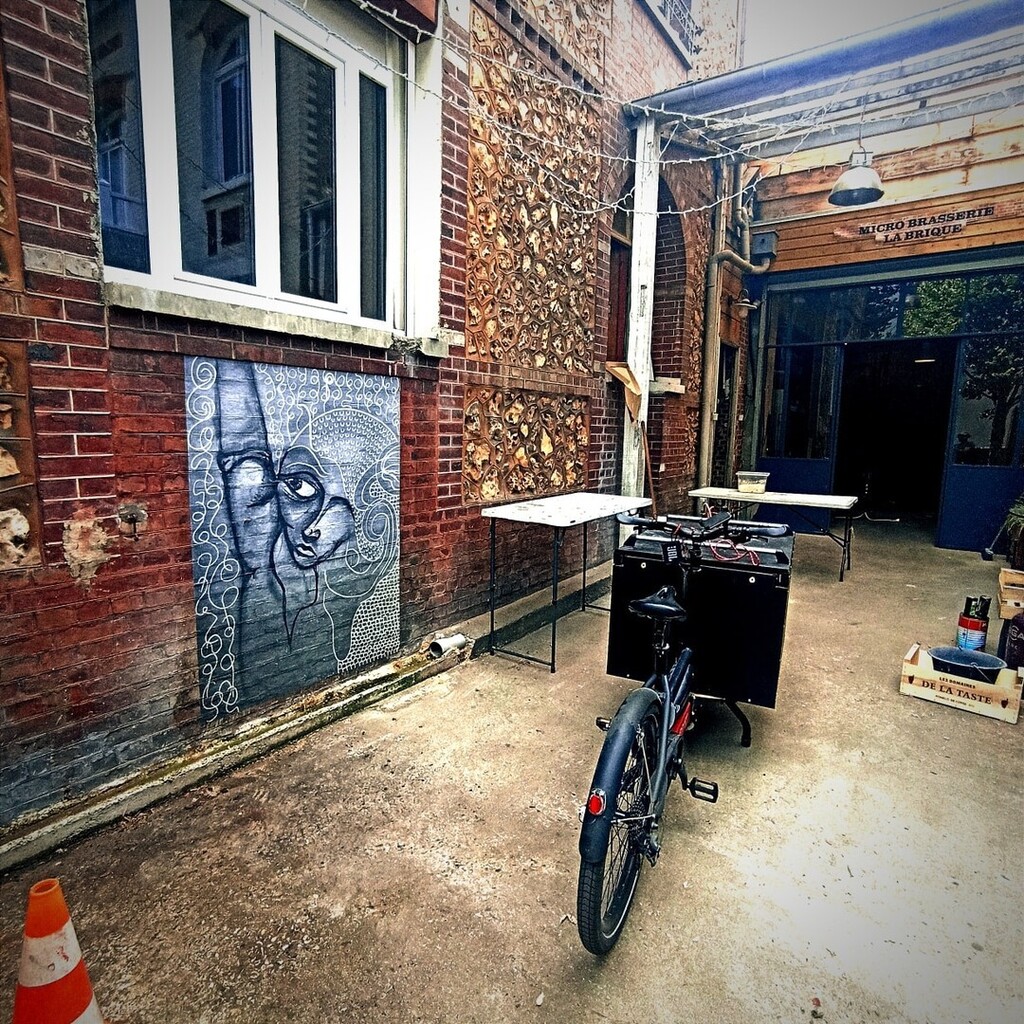 biciclettapizza's tweet photo. Retour à la Brasserie La Brique pour le service de ce soir !! 

 #solutionvelo #bieresartisanales #brasserie #tierslieux #sotteville #jardindesplantesrouen #rouen #pizzeria #pizza #labrique #pizzabike #microbrasserie https://t.co/qmsVYr7w5g https://t.co/tm1nJruJOx