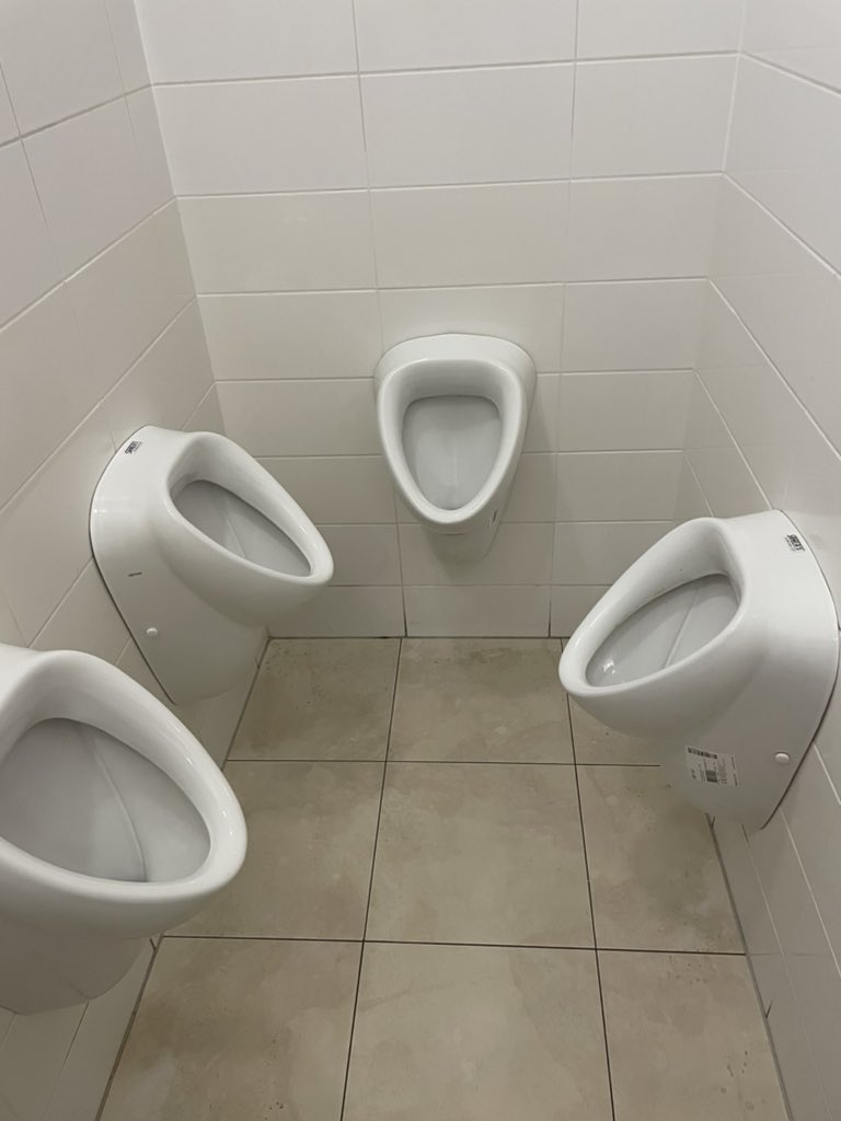 Architekt tohoto wc byla jistě žena :D