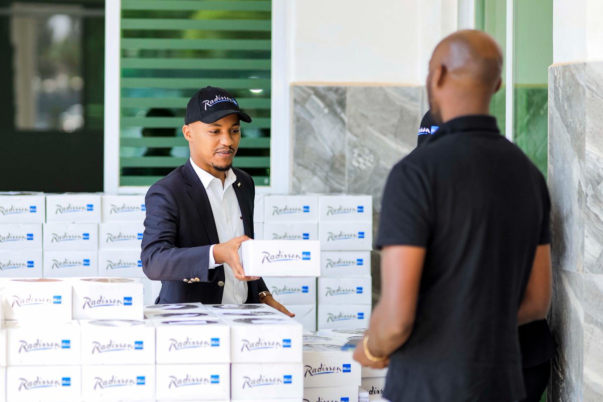 RadissonKigali's tweet photo. Today we extended our #RadissonDay #Umuganura to our esteemed customers based in M&M Plaza.
#RadissonHotels
#Radissonblukigali
#KigaliConventionCentre
#VisitRwanda https://t.co/aUSeRBOUA5