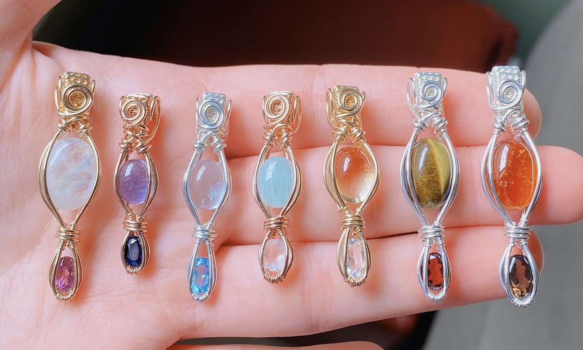 tayraegems's tweet photo. MY WHOLE SITE IS 20% OFF!!!! no code needed, the discount will apply at checkout <3

(the reason for the sale? i'm having surgery this afternoon and i'd love to wake up to some new orders after the anesthesia wears off!! that'd make me v happy i think 🫶🏻)

https://t.co/ugNS7OCODT https://t.co/yGfkl3PjDE