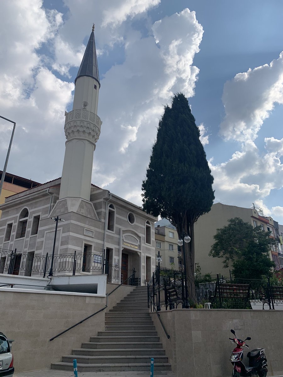 HusniyeErdogan's tweet photo. Yiğitbaş Veli Hz. Türbesi ve camiisi ..🤲🏻
#Edeple giren #Lütufla çıkar ..🤲🏻🧿 https://t.co/L8pxW9bnHv