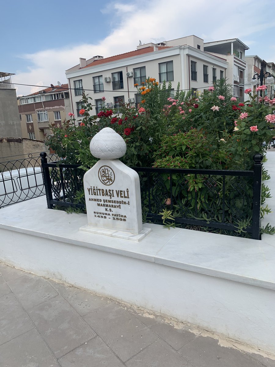 HusniyeErdogan's tweet photo. Yiğitbaş Veli Hz. Türbesi ve camiisi ..🤲🏻
#Edeple giren #Lütufla çıkar ..🤲🏻🧿 https://t.co/L8pxW9bnHv