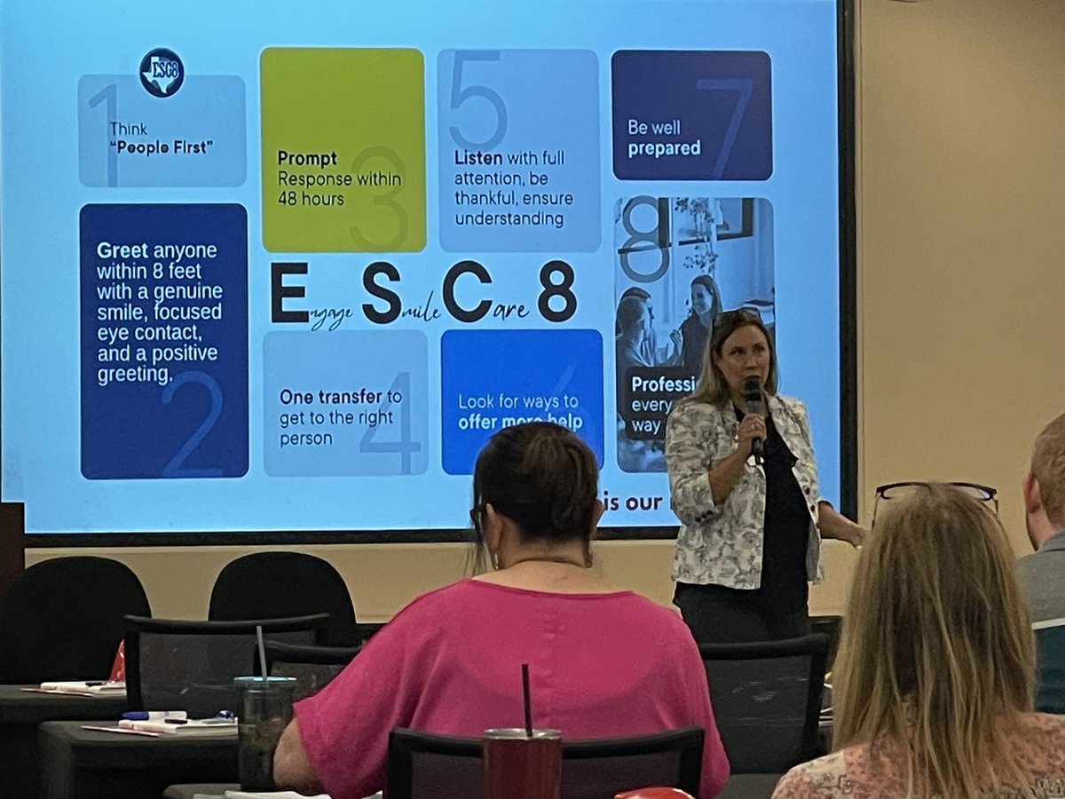 Curriculumdiva's tweet photo. So exited to be learning alongside ESC8 colleagues today!  #We’reBuildingTogether @ESCRegion8 @DeniseDavis1231 @AngieRaney @Carrie__Henry https://t.co/9JCSyNoP41