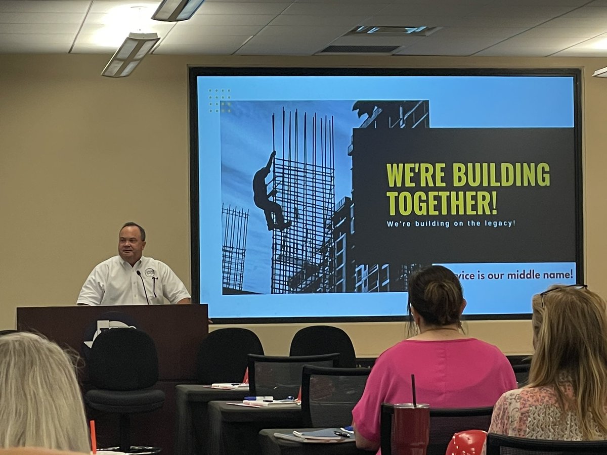 Curriculumdiva's tweet photo. So exited to be learning alongside ESC8 colleagues today!  #We’reBuildingTogether @ESCRegion8 @DeniseDavis1231 @AngieRaney @Carrie__Henry https://t.co/9JCSyNoP41