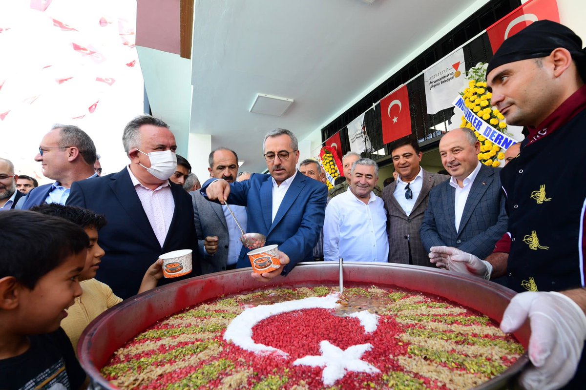 akkadin12subat's tweet photo. Hayırsever iş adamı Orhan Akkoyun tarafından yaptırılan Cemile Akkoyun Millet Konağı'nın a��ılışına katılım sağladık. Aşure ikramlarını paylaştık.Hayat paylaştıkça güzelleşir 🌺 

#BirOlduk21Olduk https://t.co/QRRLyGrfIb