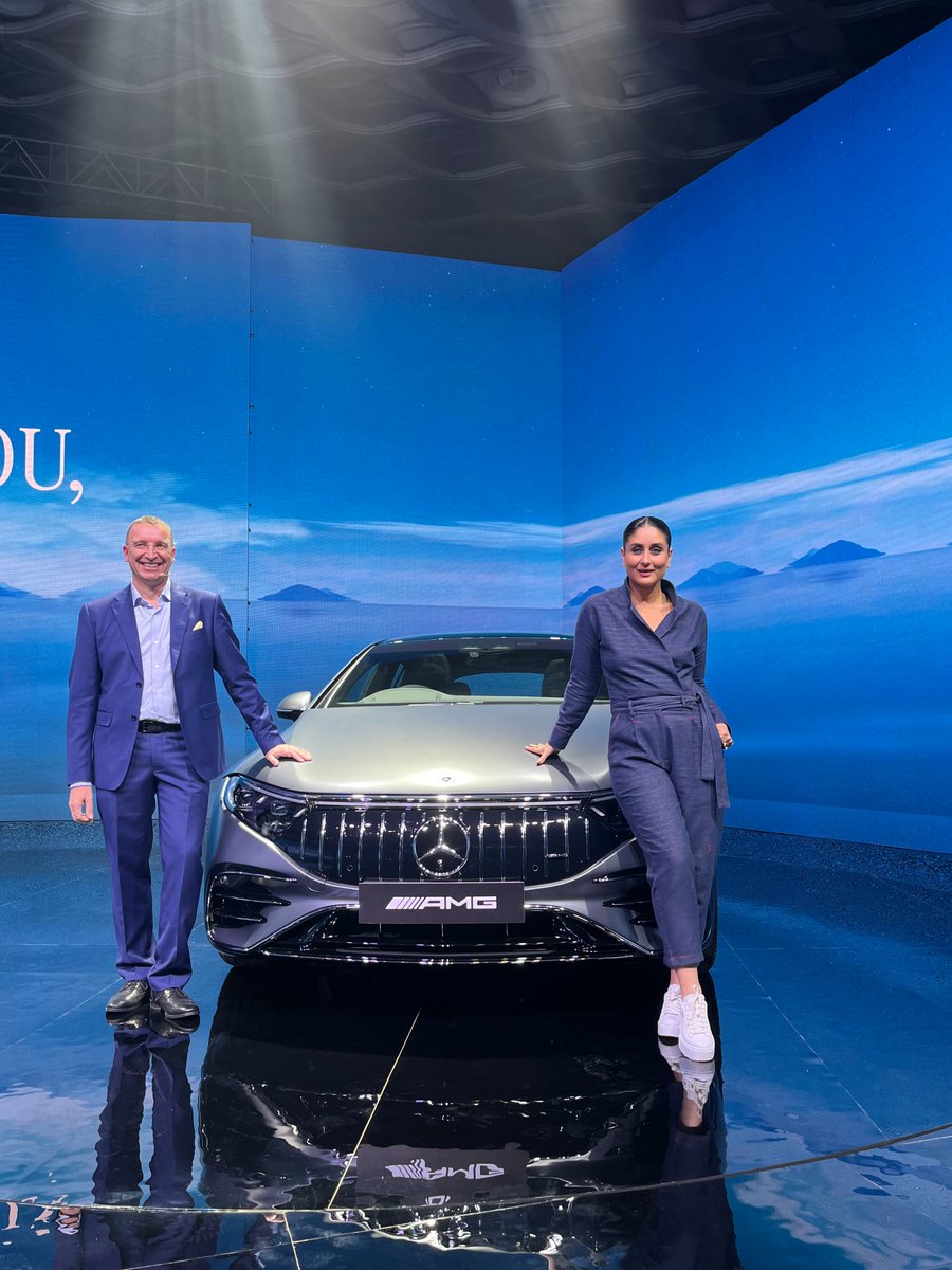 versis_ent's tweet photo. A new sense of style and luxe feat. Kareena Kapoor Khan and @MercedesBenzInd 🖤✨

#VersisEntertainment #VersisXKareena #VManage #KareenaKapoorKhan #MercedesBenz https://t.co/i3Yjt4Xva9