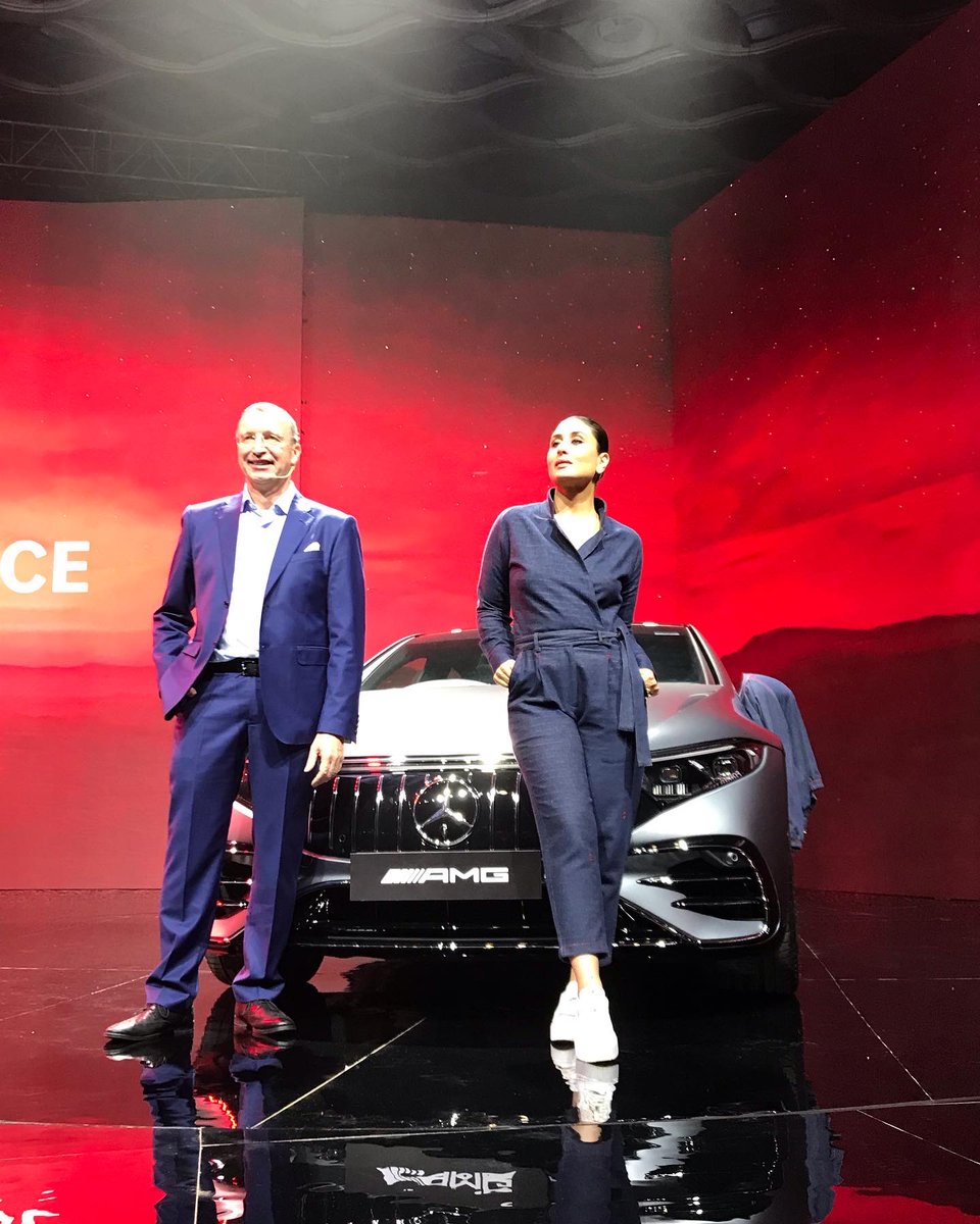 versis_ent's tweet photo. A new sense of style and luxe feat. Kareena Kapoor Khan and @MercedesBenzInd 🖤✨

#VersisEntertainment #VersisXKareena #VManage #KareenaKapoorKhan #MercedesBenz https://t.co/i3Yjt4Xva9