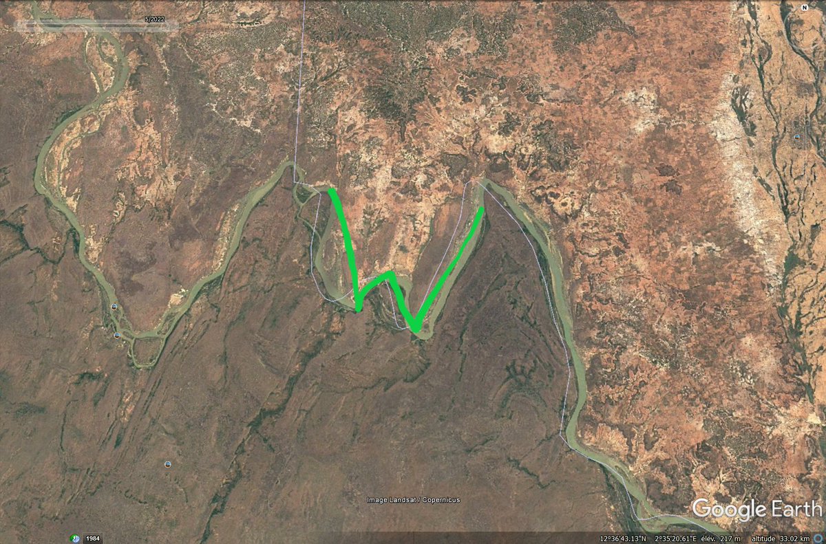 ing_zamoboy_4's tweet photo. Enfin pour répondre à la question, le parc du W doit son nom à la forme en W (voir image) d'une série de méandres du fleuve Niger en ces lieux.
Source : Wikipédia
Image : Google Earth
#Thread #ParcW #VisitNiger
12/12 https://t.co/k0s8iMoVS8