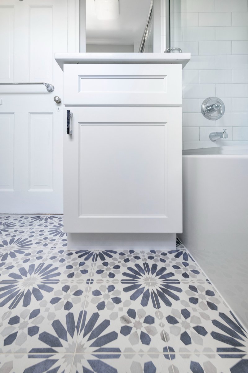 SolidRemodeling's tweet photo. Bathroom Remodeling in Alexandria, VA

#beveledsubwaytiles #brightbathroom #flowertiles #interiordesign #kohlerdevonshire #modernbathroom #patternedtiles #polisdedchromefixtures #Virginia #recessedpanelvanity #smallbathroom #smallspaces #whiteandblue #whitebluetiles #whitevanity https://t.co/e5n1FI45Oo