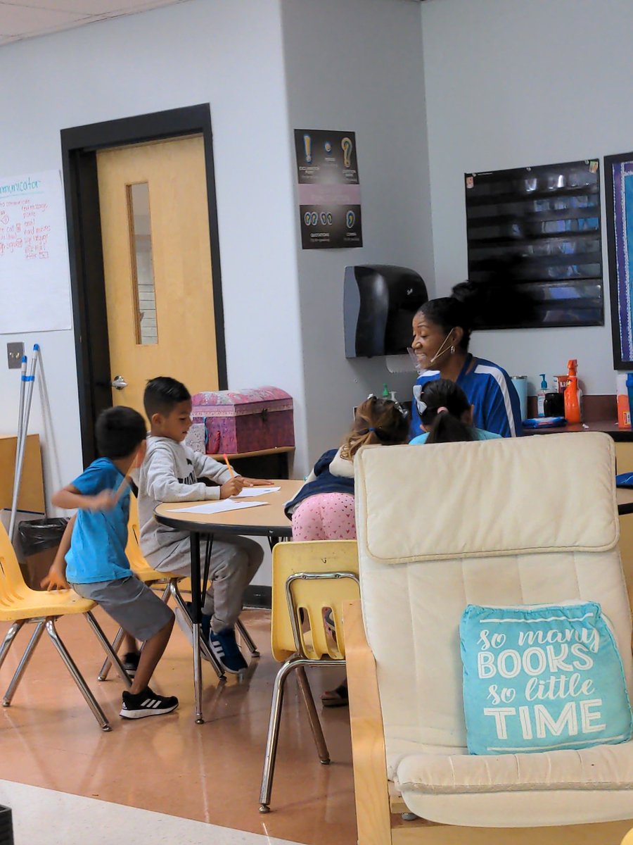 librarylifesja's tweet photo. Ms. Rogers builds the sweetest relationships with our kids. I'm so thankful for her always putting our students first! https://t.co/TBwloNe9fz
