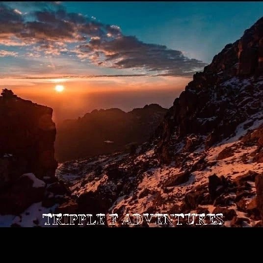 TrippleFAdvent1's tweet photo. The beauty of being at the peak.... Mt Kenya, lenana peak https://t.co/RyF0GBGPA5