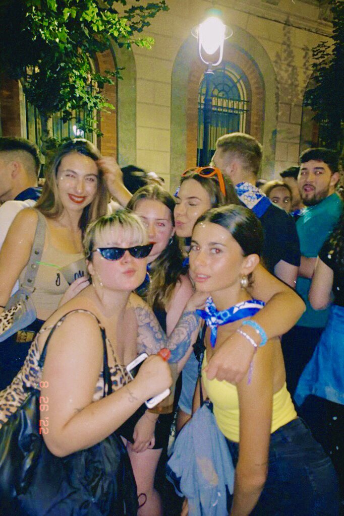 agradecida de haber conocido a personas tan bonitas como ellas