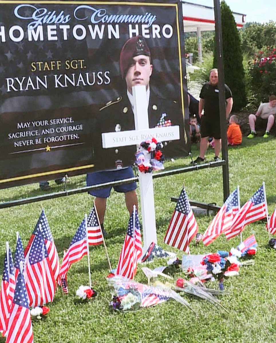 op_hawkeye's tweet photo. 8.26.2021 ~ Staff Sergeant Ryan Knaus πΊπΈ
#OpHawkeyeRemembers #RyanKnaus #82ndAirborne #AATW #1stSpecialForcesCommand #8thPsyopGroup #BronzeStar #PurpleHeart
π°Β https://t.co/csOI1bg8Wd
π°Β https://t.co/wEEEAVLYQ8
π°Β https://t.co/K62I0QkYH0
π°Β https://t.co/Ox9DxLByv6 https://t.co/GRKS9JQASc