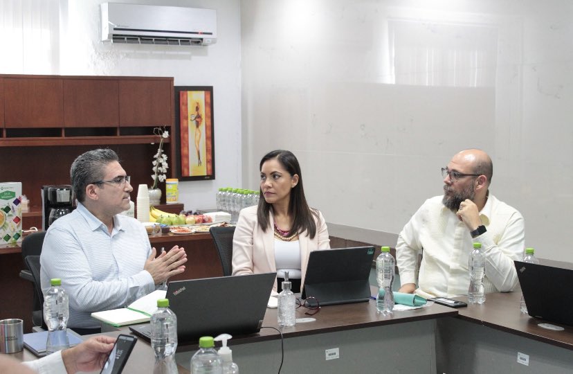 Alejandra Aguirre Crespo (@aleaguirrec_) on Twitter photo En seguimiento a los trabajos de Entrega-Recepción de la Administración 2016-2022, me reuní con <a href="/flaviorosado/">Flavio Carlos Rosado</a>, coordinador de Desarrollo Social y Educación del equipo de transición. En seguimiento a los trabajos de Entrega-Recepción de la Administración 2016-2022, me reuní con <a href="/flaviorosado/">Flavio Carlos Rosado</a>, coordinador de Desarrollo Social y Educación del equipo de transición.