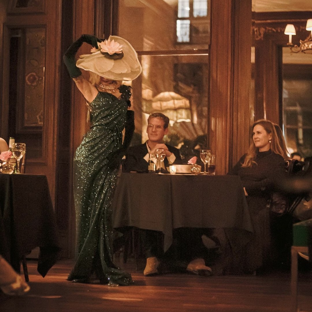 UnionSquareNY's tweet photo. Have an 'improper' night out at Tansy's Polite Society 🍸 This curated experience in a just off #UnionSquareNY melds burlesque, jazz, and other art forms for an unforgettable experience 🎷💃

📍56 Irving Pl

Tickets ➡️ https://t.co/wNEsvoNOf6

#USQEvents #NYCNightlife https://t.co/ZeHOiE3rDn