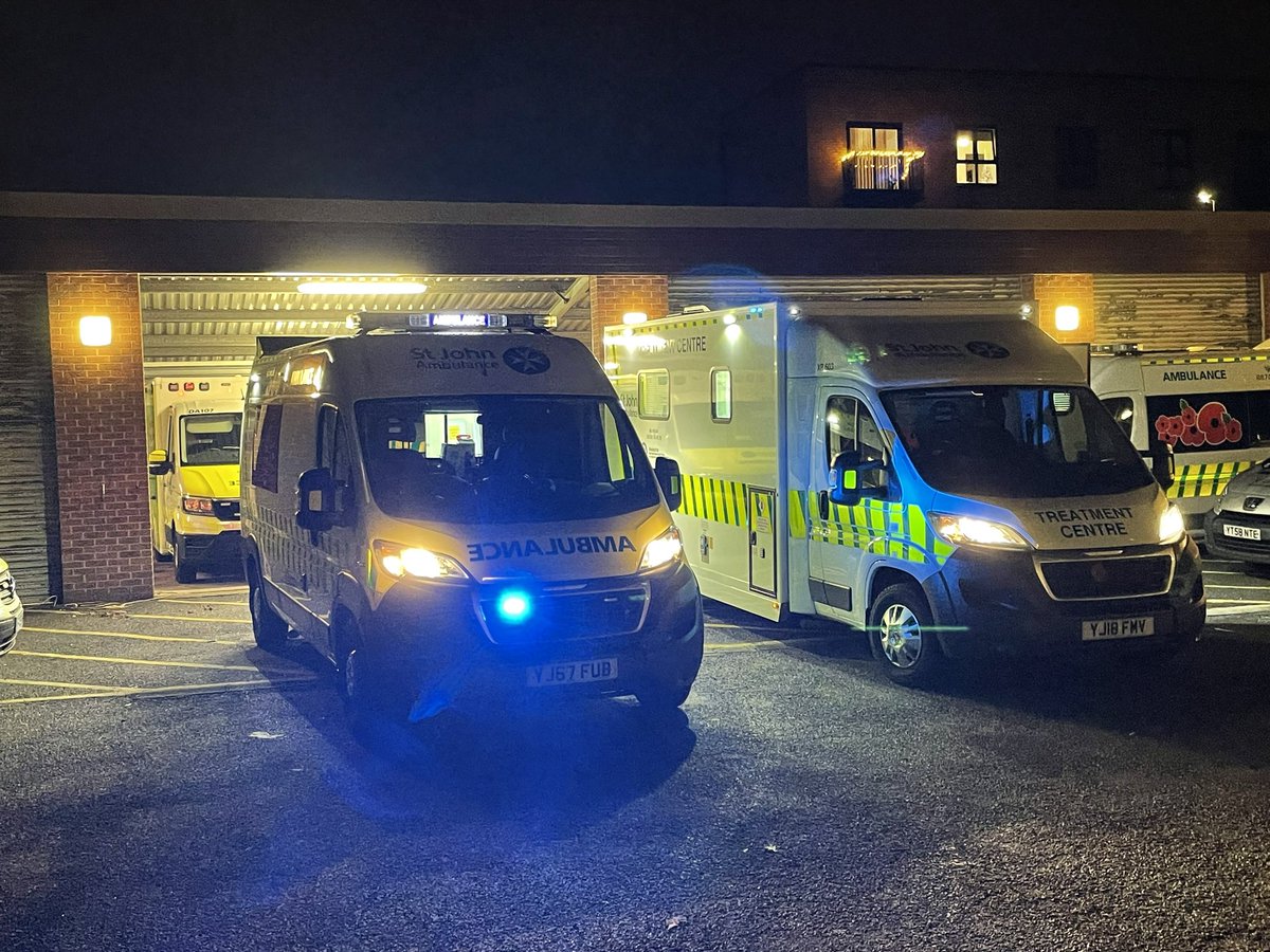SJANTE_EastMids's tweet photo. (1)Night Time Economy 

Tonight the @SJA_CR_EastMids &amp; Events Team will be out in #LeicesterCityCentre at the Clock Tower providing care and support to people out in the town, reducing pressure and working with @EMASNHSTrust, @LPCityCentre.

#OneTeam #OurSJANight #TheDreamTeam https://t.co/fxriF18Ogw