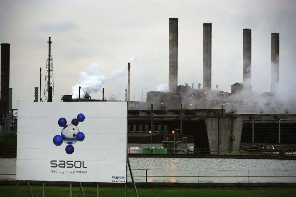 mailandguardian's tweet photo. Sasol in the dock for environmental degradation at Secunda, polluting the Vaal River: The criminal case relates to a complaint brought by a former Sasol employee-turned-whistleblower, Ian Erasmus https://t.co/UVxAcLUNJj https://t.co/j0YWWyP9tp