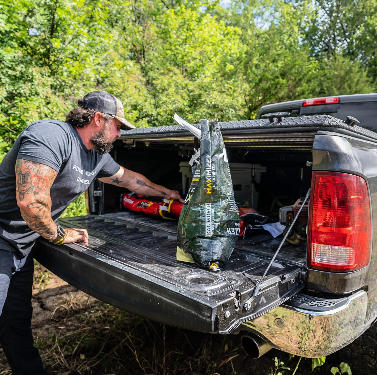 barndoorag's tweet photo. Real World's Maximizer is formulated with precision-balanced nutrition that provides maximum benefit to your deer herd! 🦌
Get it here 👉
https://t.co/QIAYOJZsji

#deerhuntingseason #deer #deerhunting #deerseason #foodplot #RealWorldWildlifeProducts https://t.co/v4qhU5T9tv