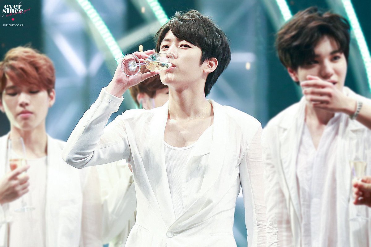 yeolipop27's tweet photo. happiest birthday to my love, lee sungyeol! im so happy to celebrate your birthday again 💙

#Happy32ndSungyeolDay
#여름의_선물같은_성열이의_날 https://t.co/XNS94iK1Dc