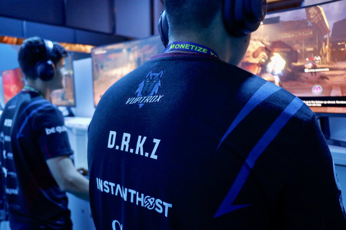 #gamescom2022 mit <a href="/vuptrox/">Vuptrox</a> und <a href="/BEROHOST/">BERO HOST</a> war einfach nur Geil !!!

Danke an alle für die schöne Zeit 🤝

Und an <a href="/AydovPx/">Dorian "Aydo" V.</a> für die schönen Aufnahmen 😘