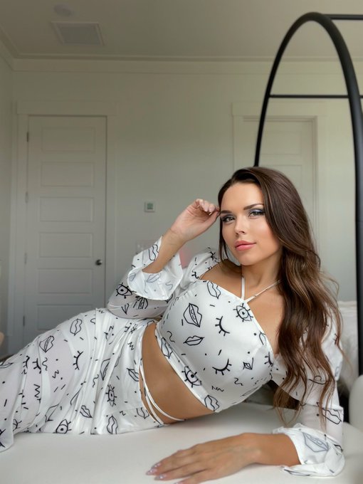 local housewives want to talk to you NOW 🚨 https://t.co/tSSLOSBTXW