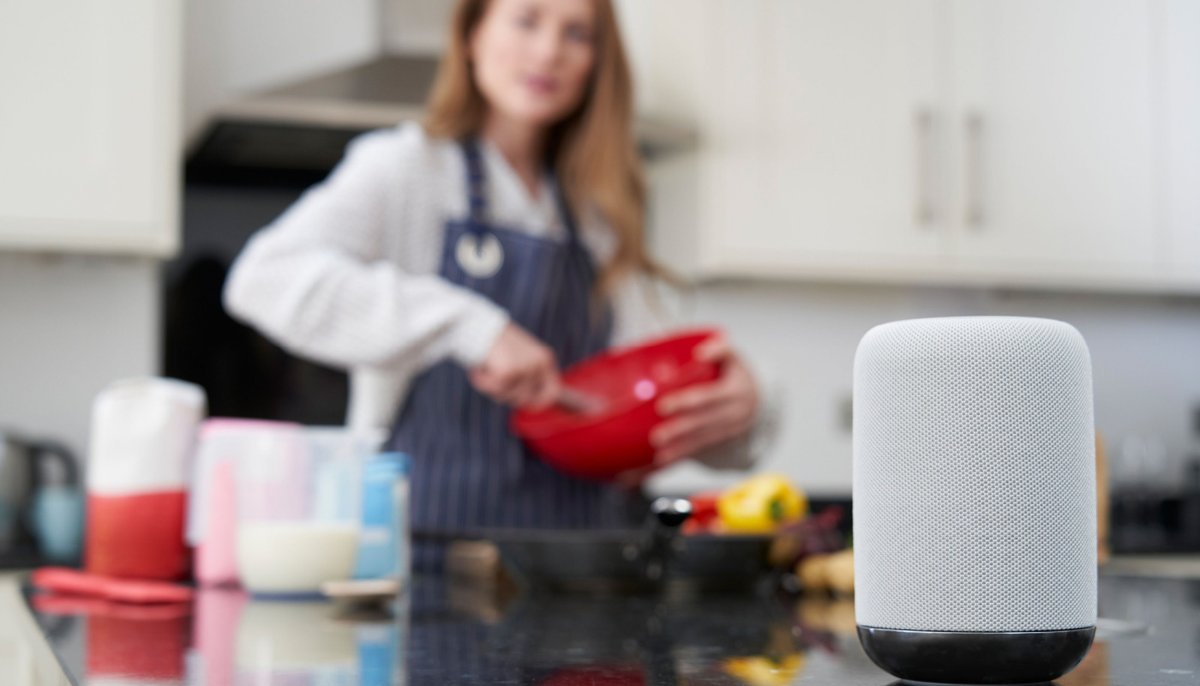JRetailing's tweet photo. As this new research suggests, established brands do surprisingly well when customers shop in voice shops using smart speakers.

Read more in this JR by Ingo Halbauer, Saskia Jacob, and @MartinKlarmann: https://t.co/e3apu39rVX

#branding #voice #retailing https://t.co/IAy1OYgpfb