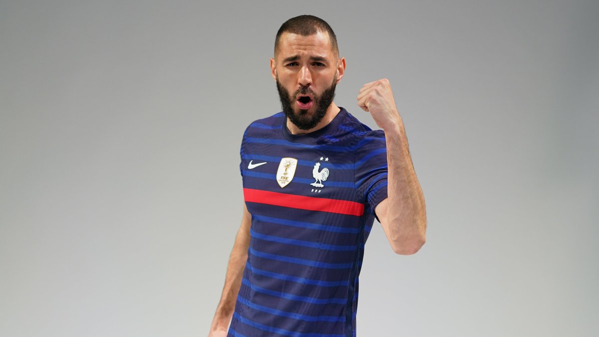 NewsBytesSports's tweet photo. In 97 matches for France, Benzema has netted 37 goals to date. He didn't appear for France between 2016-2020 and was called back last year. Since his return, he has scored 10 goals in 13 games. He has won one Nations League trophy. #Benzema #UEFAawards https://t.co/eljki43ua4