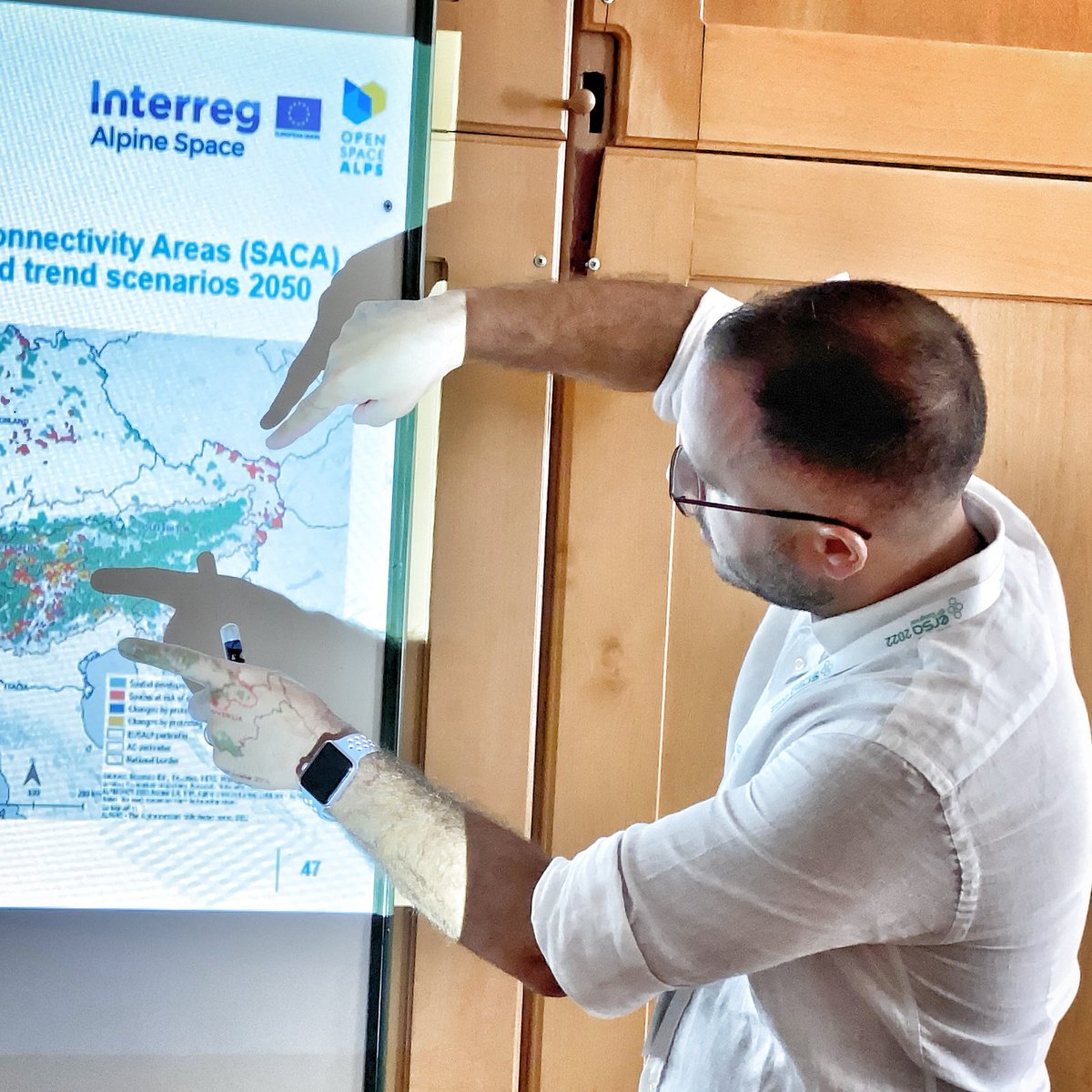andreaomizzolo's tweet photo. Today I presented the @EUAlpineSpace #OpenSpaceAlps project results at @ERSA_org #ERSA2022 Congress in Pécs, HU -
@EURAC @EURAC_RegDev https://t.co/OsbNYH7FlS