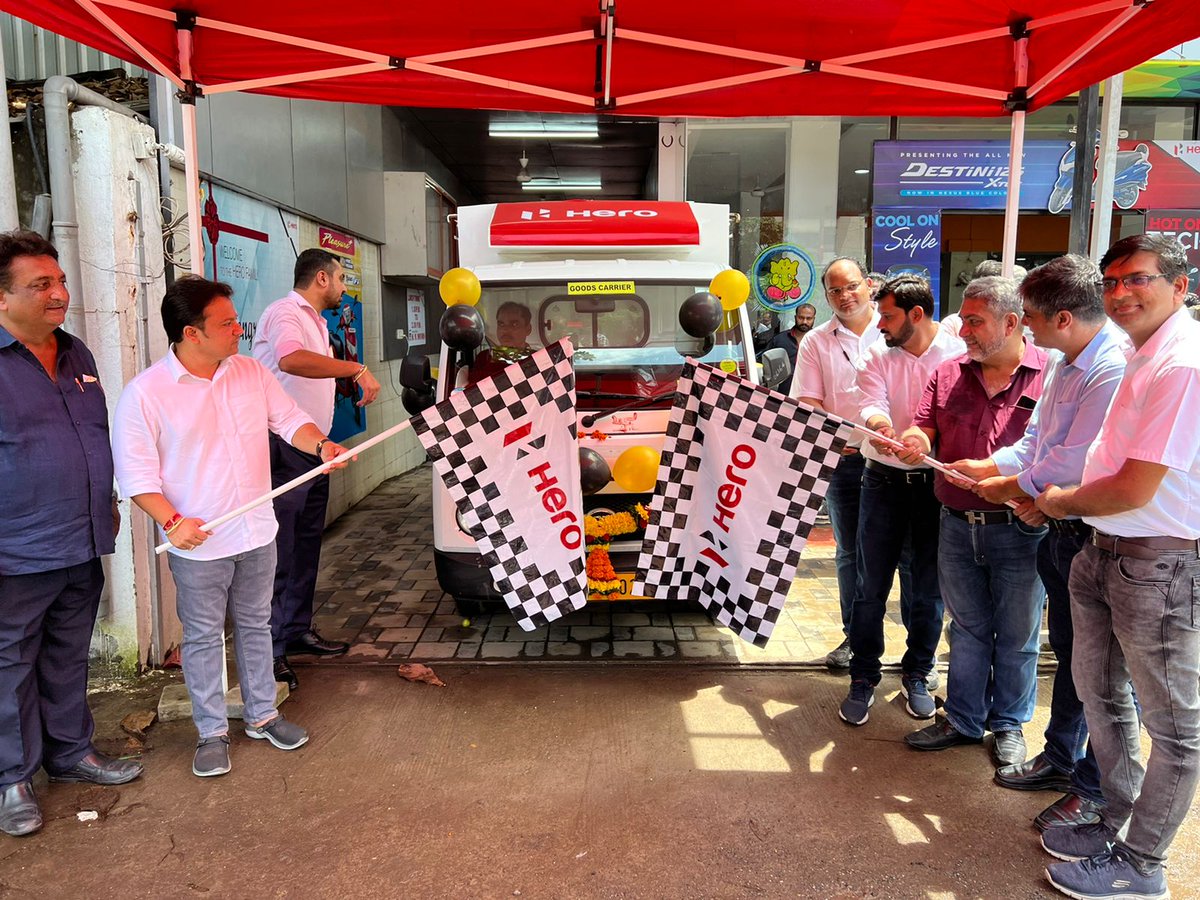 PritamJMhatre's tweet photo. महाराष्ट्रात प्रथमताच पनवेल शहरातील HM Motors यांनी Hiro MotoCorp कंपनीच्या मोटार सायकल आणि स्कुटर सर्व्हिस आपल्या दारी ही अनोखी सेवा सुरू केली आहे. आज या सर्व्हिस सेंटर चे उदघाटन माझ्या हस्ते पार पडले.
@HeroMotoCorp #Hero #Panvel #ServiceAtHome #HMMotors https://t.co/UY6KukKAMr