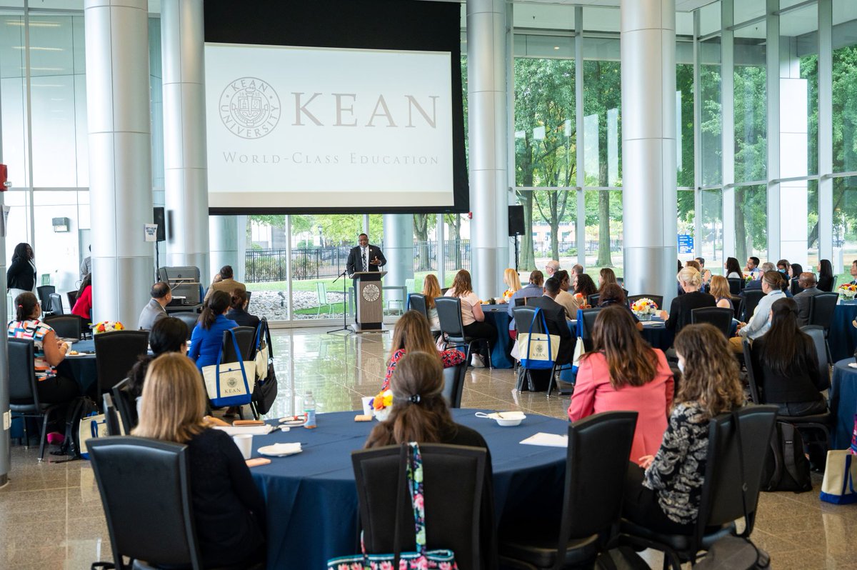 KeanUniversity's tweet photo. A warm welcome to Kean's new faculty members. Classes begin next Thursday, Sept. 1.
#KeanUniversity #CougarsClimbHigher https://t.co/4qHGkXD8lx