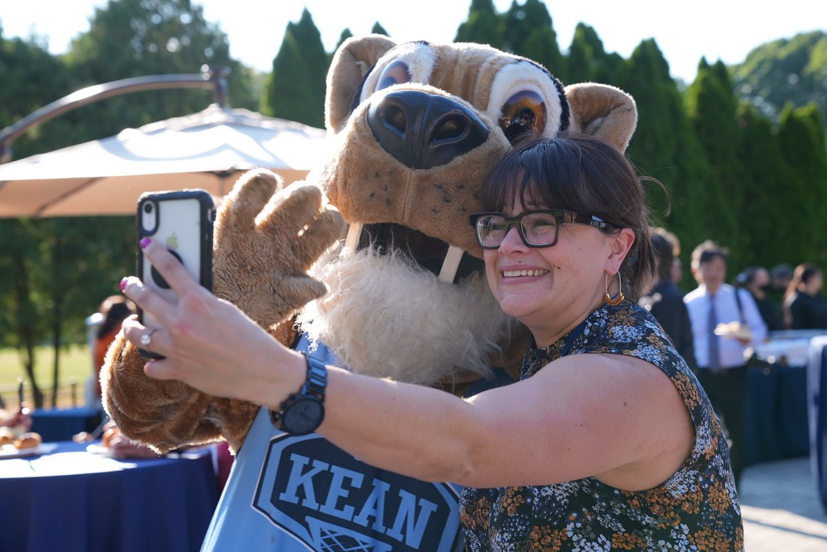 KeanUniversity's tweet photo. A warm welcome to Kean's new faculty members. Classes begin next Thursday, Sept. 1.
#KeanUniversity #CougarsClimbHigher https://t.co/4qHGkXD8lx