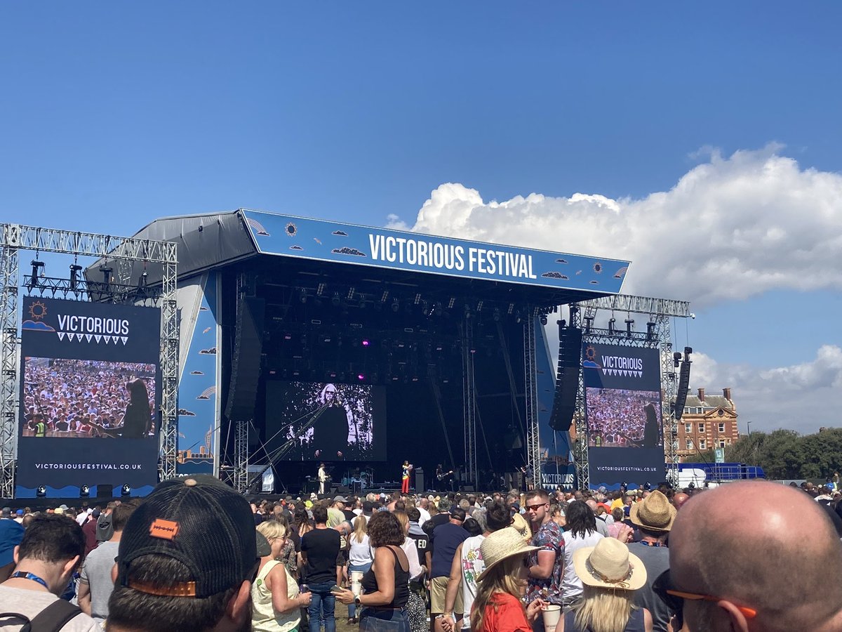 JossRoupell's tweet photo. Primal Scream play Deep hit of morning sun - tribute to Mark Lanegan @VictoriousFest https://t.co/Y75M36uB4G
