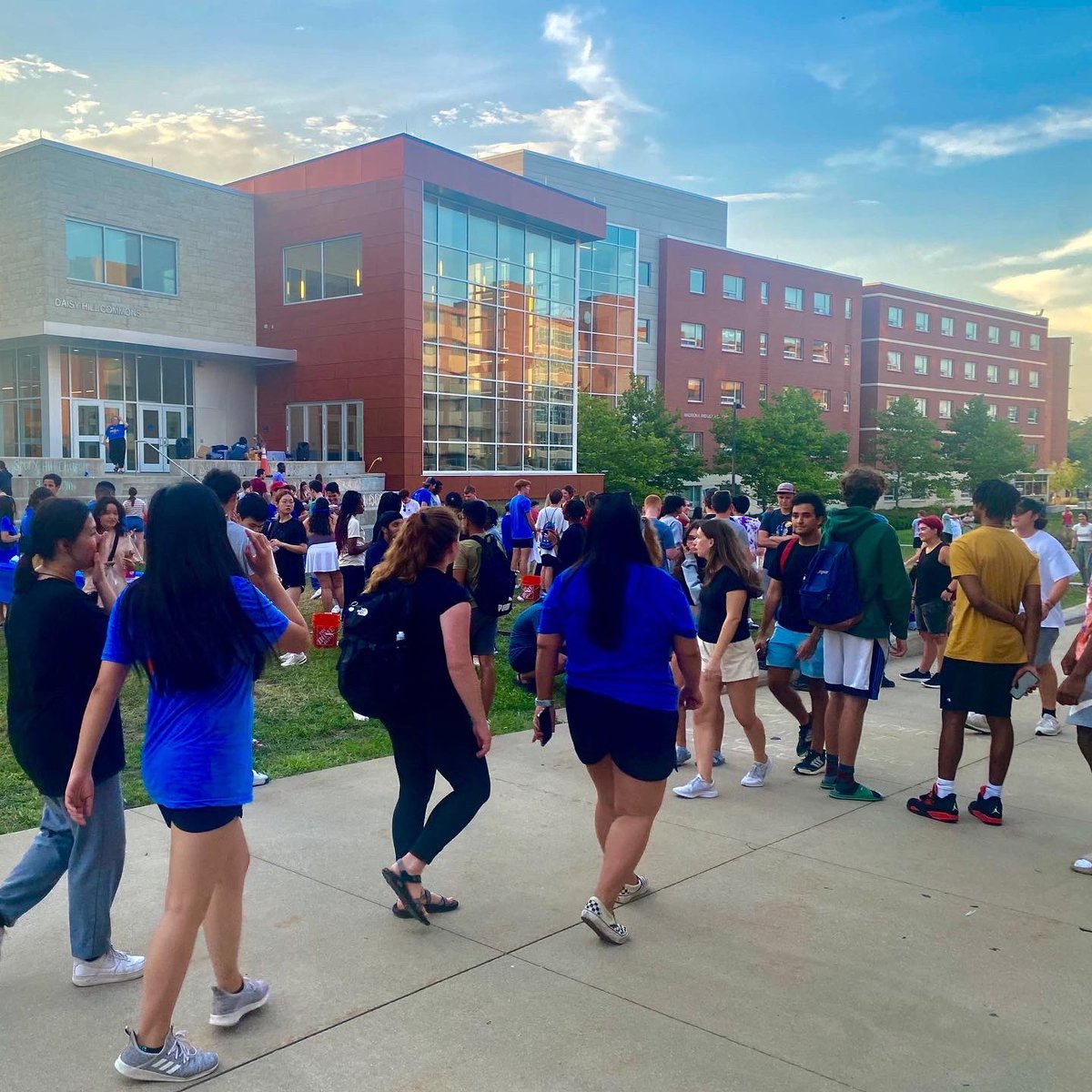 KUStudentHouse's tweet photo. Some scenes from yesterday’s “Chill on the Hill,” which we hosted as part of the Hawk Week activities. (Photo credit: Corbin Hall Coordinator Allie Kammerzell.) #RockChalkJayhawk #kustudenthousing #KUHawkWeek #hawkweek2022 #hawkweek22 #kuresidencehalls https://t.co/y4SX1qzD3r